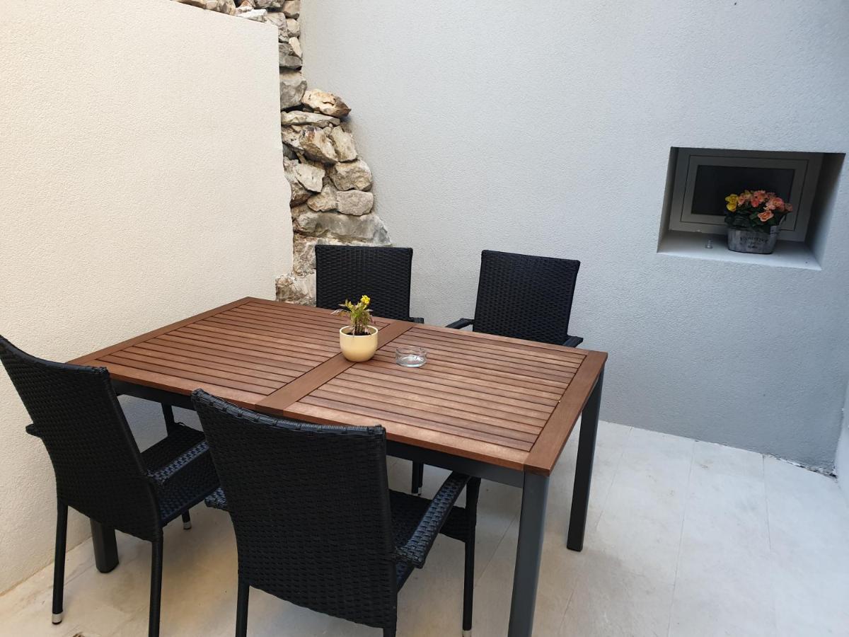 Castel Leilighet Mali Lošinj Eksteriør bilde